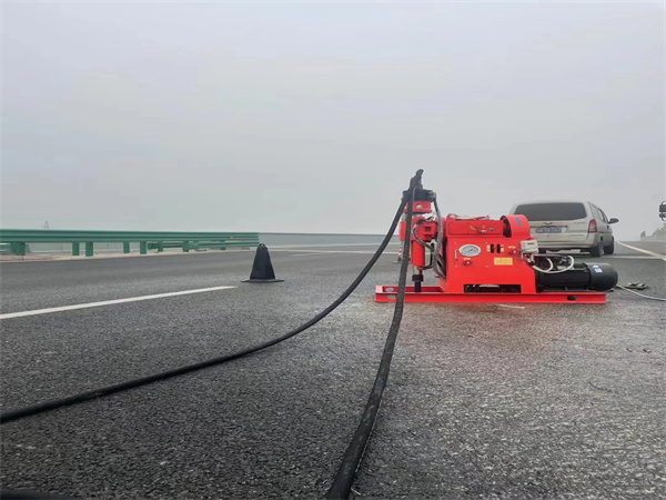 长征镇马路路基路面开裂下沉注浆加固灌浆